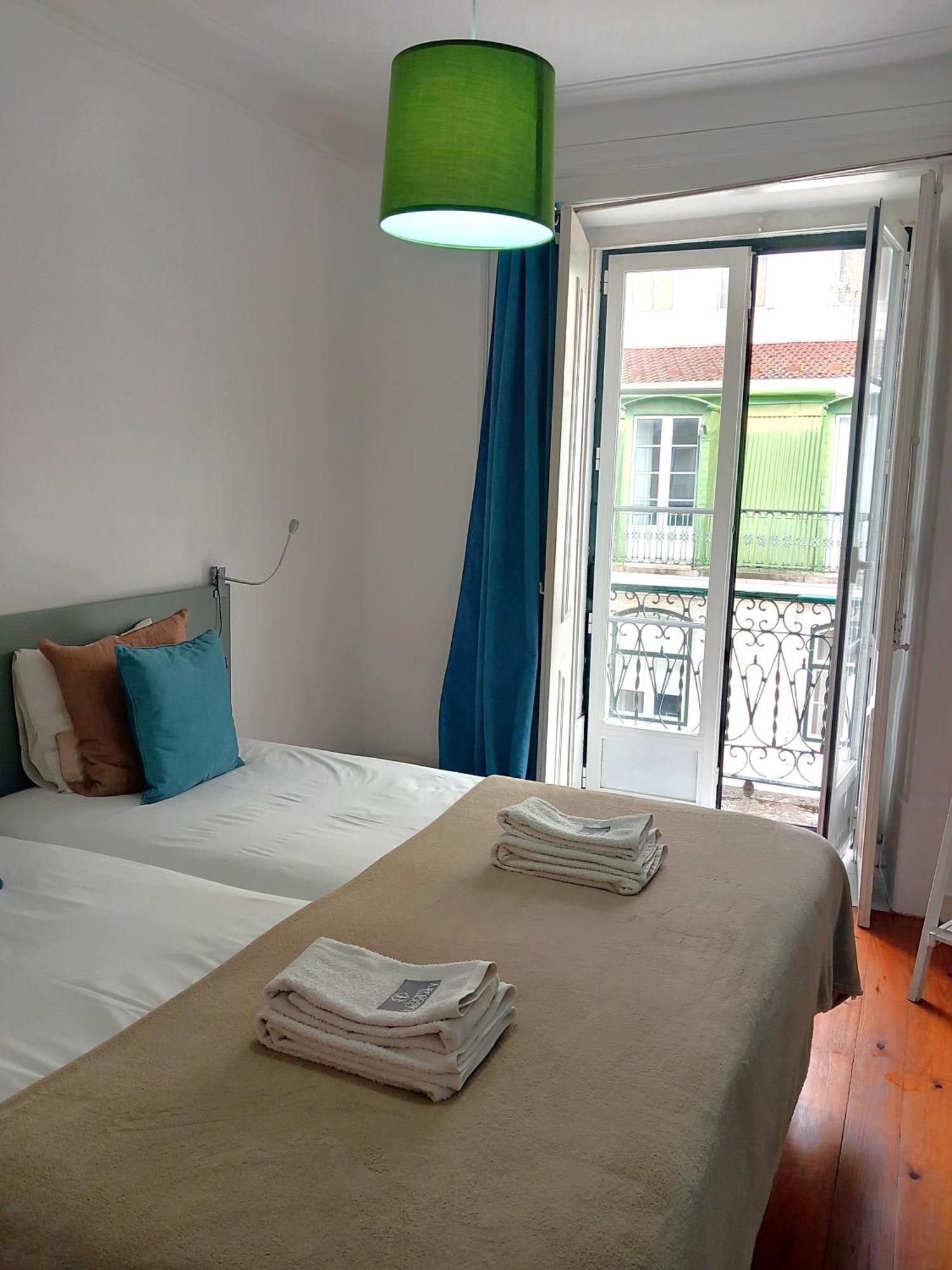 Charm Discovery 165 Lisbon Exterior photo